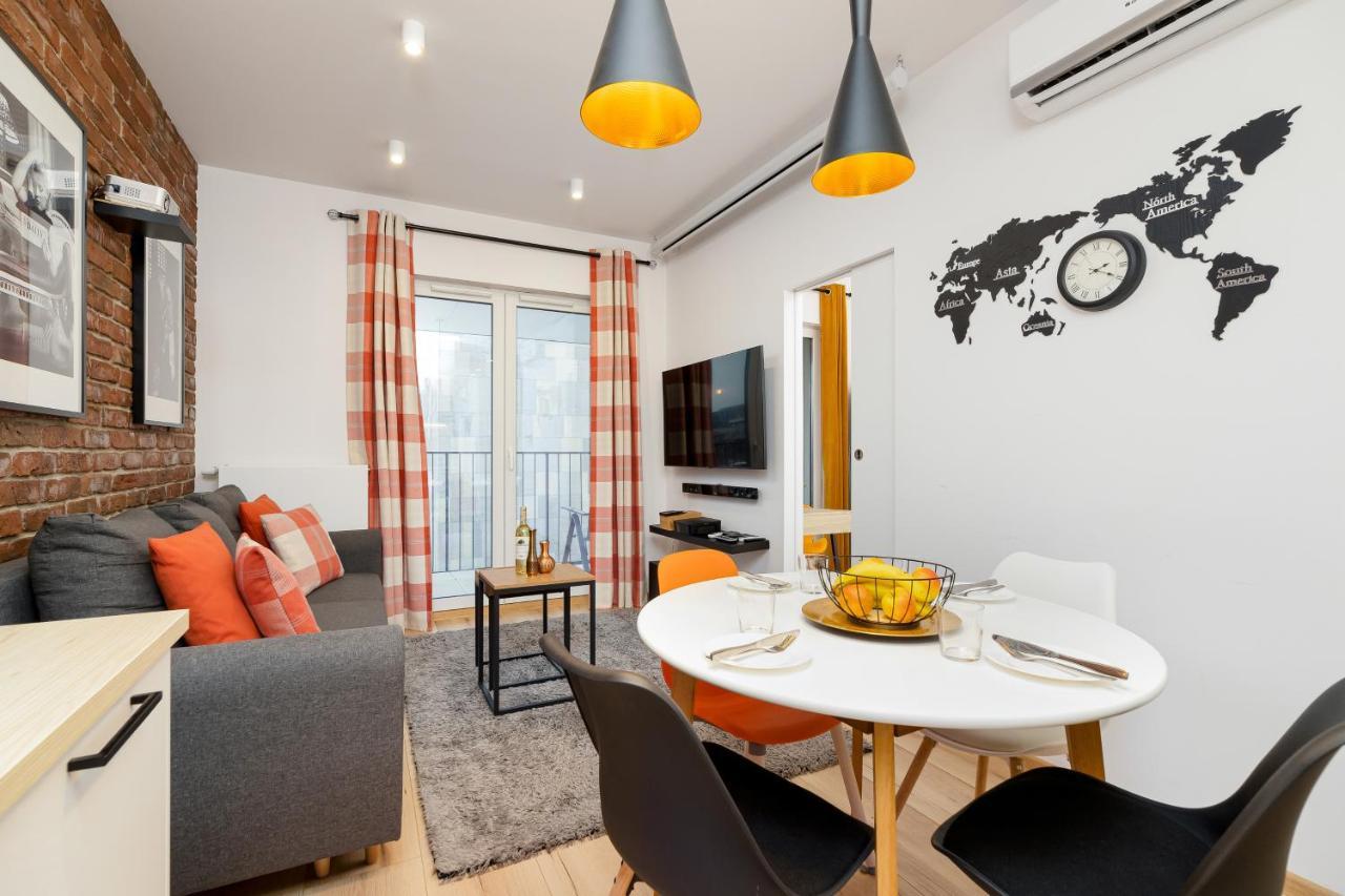 Movie Jacuzzi Apartment At The Main Station By Noclegi Renters Kraków Exteriör bild