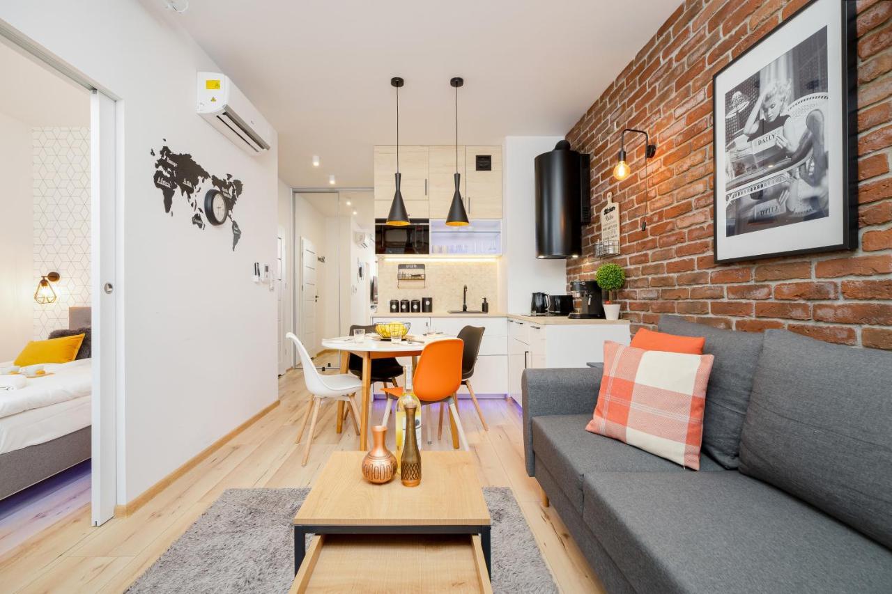 Movie Jacuzzi Apartment At The Main Station By Noclegi Renters Kraków Exteriör bild