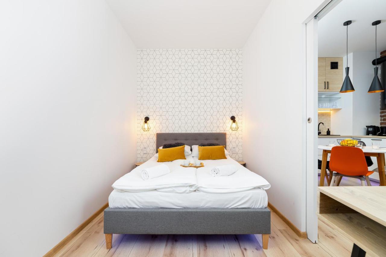 Movie Jacuzzi Apartment At The Main Station By Noclegi Renters Kraków Exteriör bild