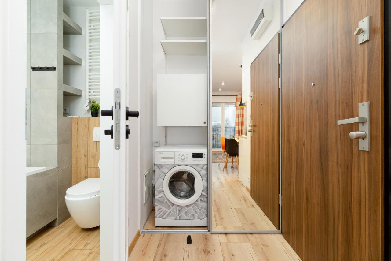 Movie Jacuzzi Apartment At The Main Station By Noclegi Renters Kraków Exteriör bild